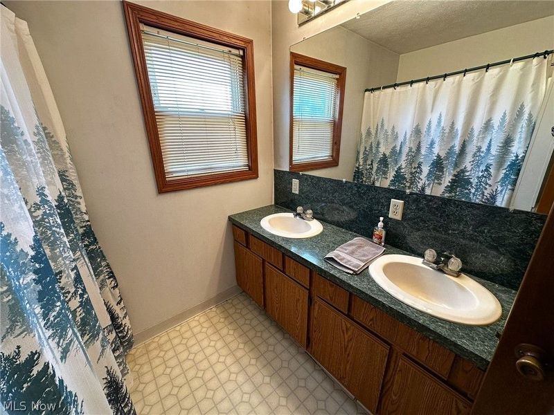 3570 Shepler Church Avenue SW, Canton, OH 44706 Photo 37