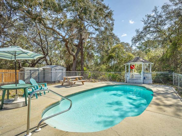 657 Pine Street , Alligator Point, FL 32346