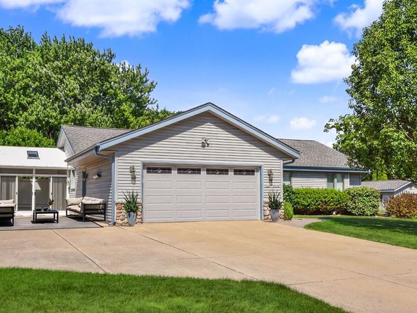 W236N7179 Meadow LANE, Sussex, WI 53089