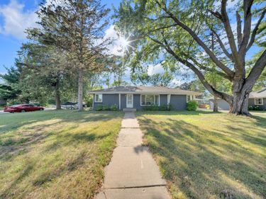 2765 Merrill Street, Roseville, MN 55113