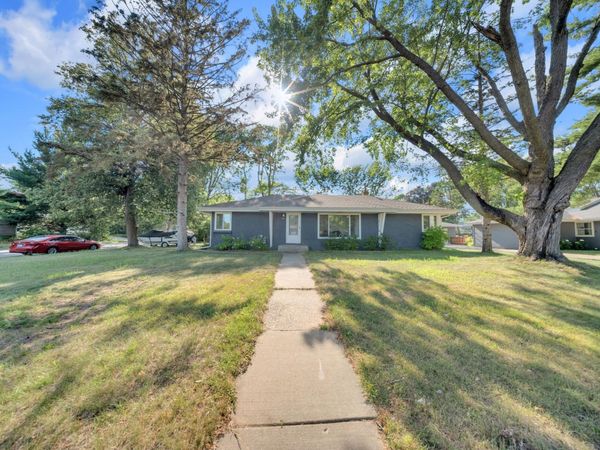 2765 Merrill Street , Roseville, MN 55113