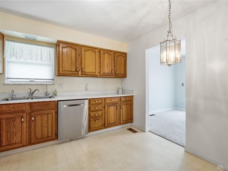 1020 S Elm Street, West Carrollton, OH 45449 Photo 16