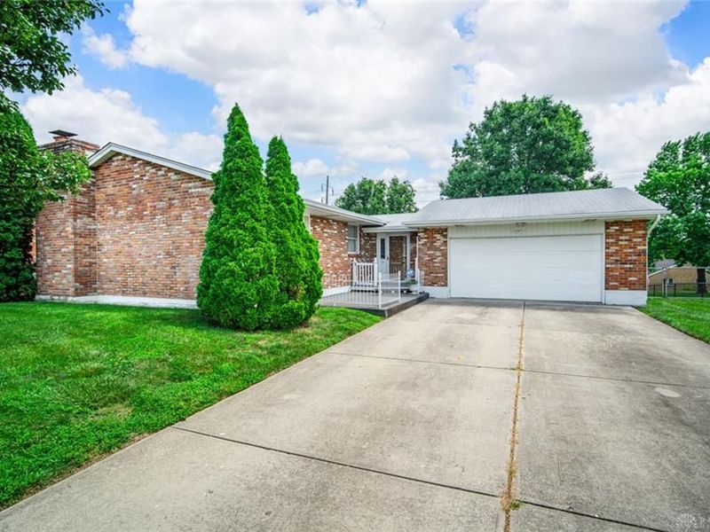 1020 S Elm Street, West Carrollton, OH 45449 Photo 2