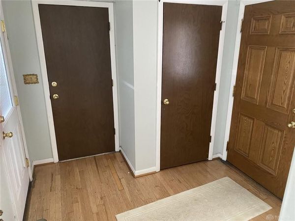 1020 S Elm Street, West Carrollton, OH 45449