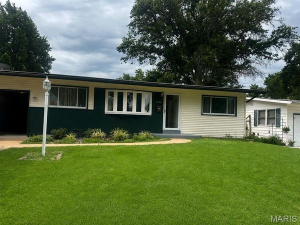 1060 Dauphin Lane, Florissant, MO 63033