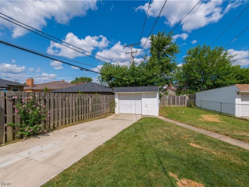 6358 Allanwood Drive, Parma, OH 44129 Photo 10