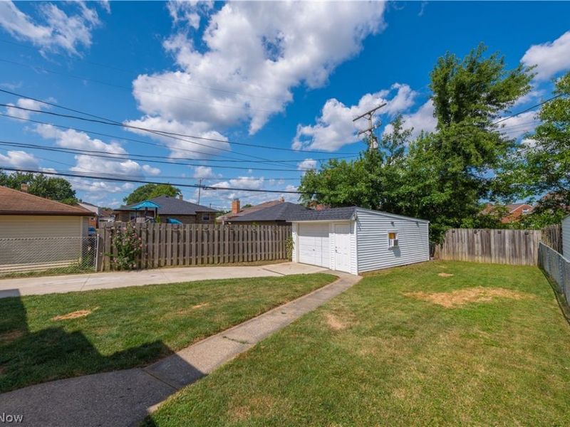6358 Allanwood Drive, Parma, OH 44129 Photo 11