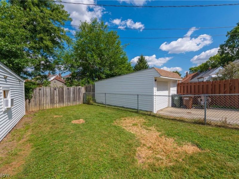 6358 Allanwood Drive, Parma, OH 44129 Photo 12