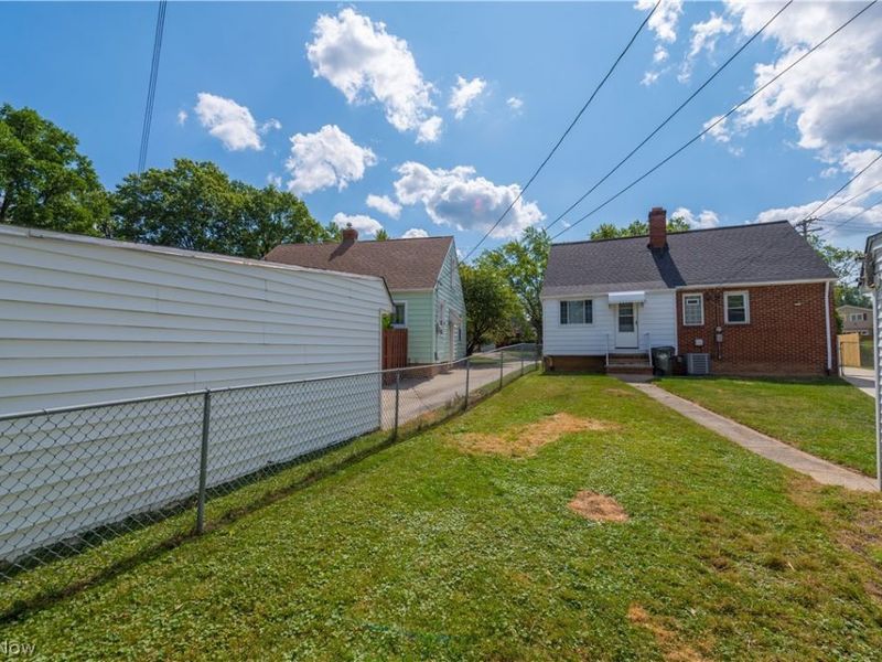 6358 Allanwood Drive, Parma, OH 44129 Photo 13
