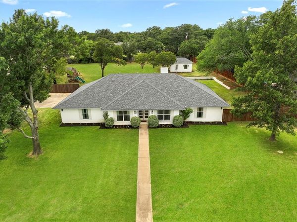 180 Trailing Oaks Drive, Double Oak, TX 75077