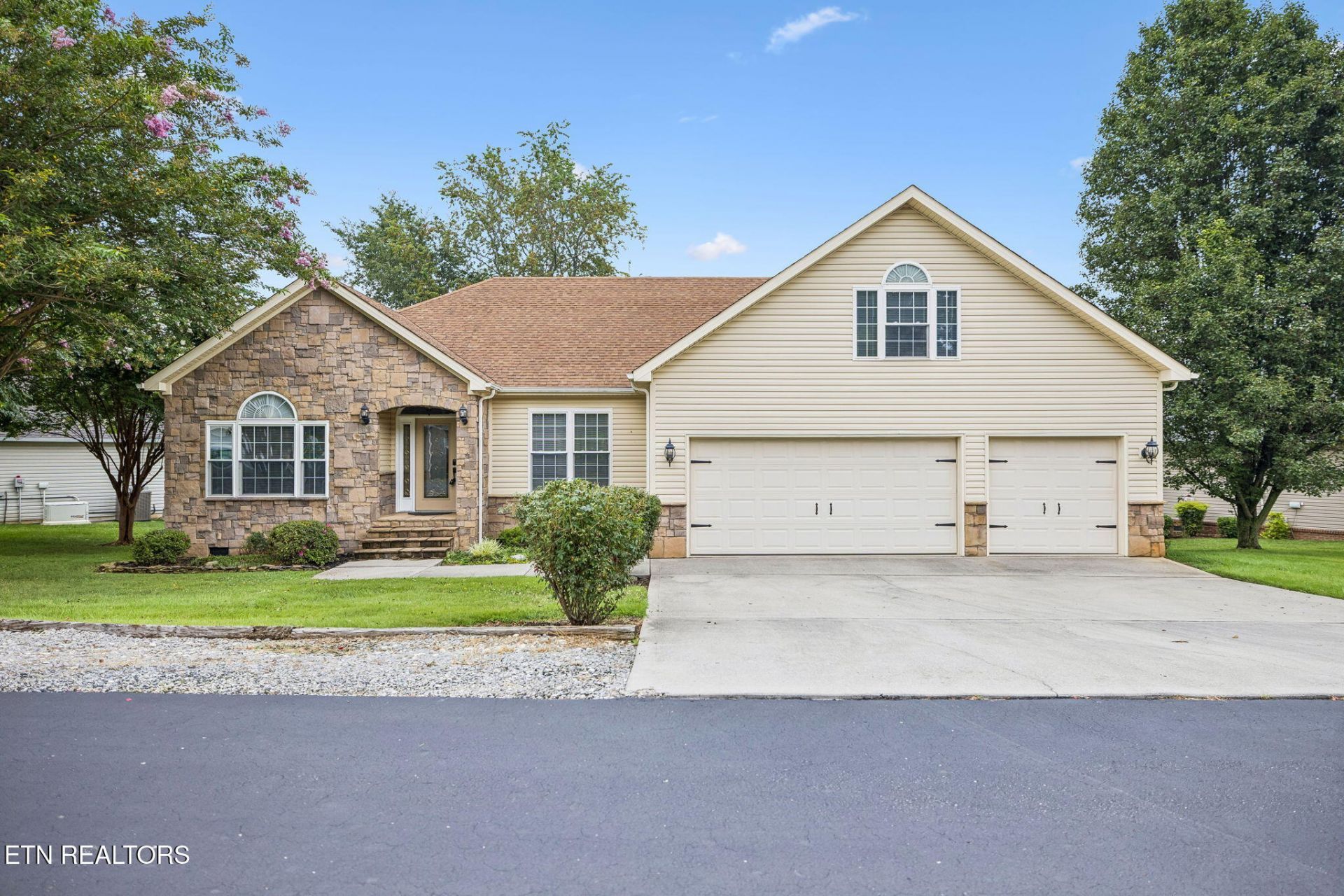 513 Tanasi Circle, Loudon, TN 37774 Main Photo