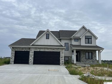 10805 S 221st Avenue, Gretna, NE 68028