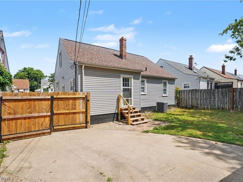 13512 Woodward Boulevard, Garfield Heights, OH 44125 Photo 32