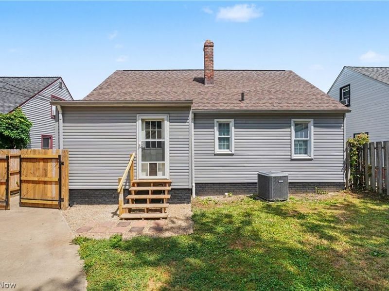 13512 Woodward Boulevard, Garfield Heights, OH 44125 Photo 33
