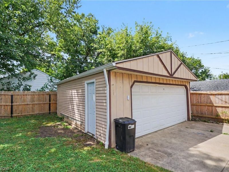 13512 Woodward Boulevard, Garfield Heights, OH 44125 Photo 37