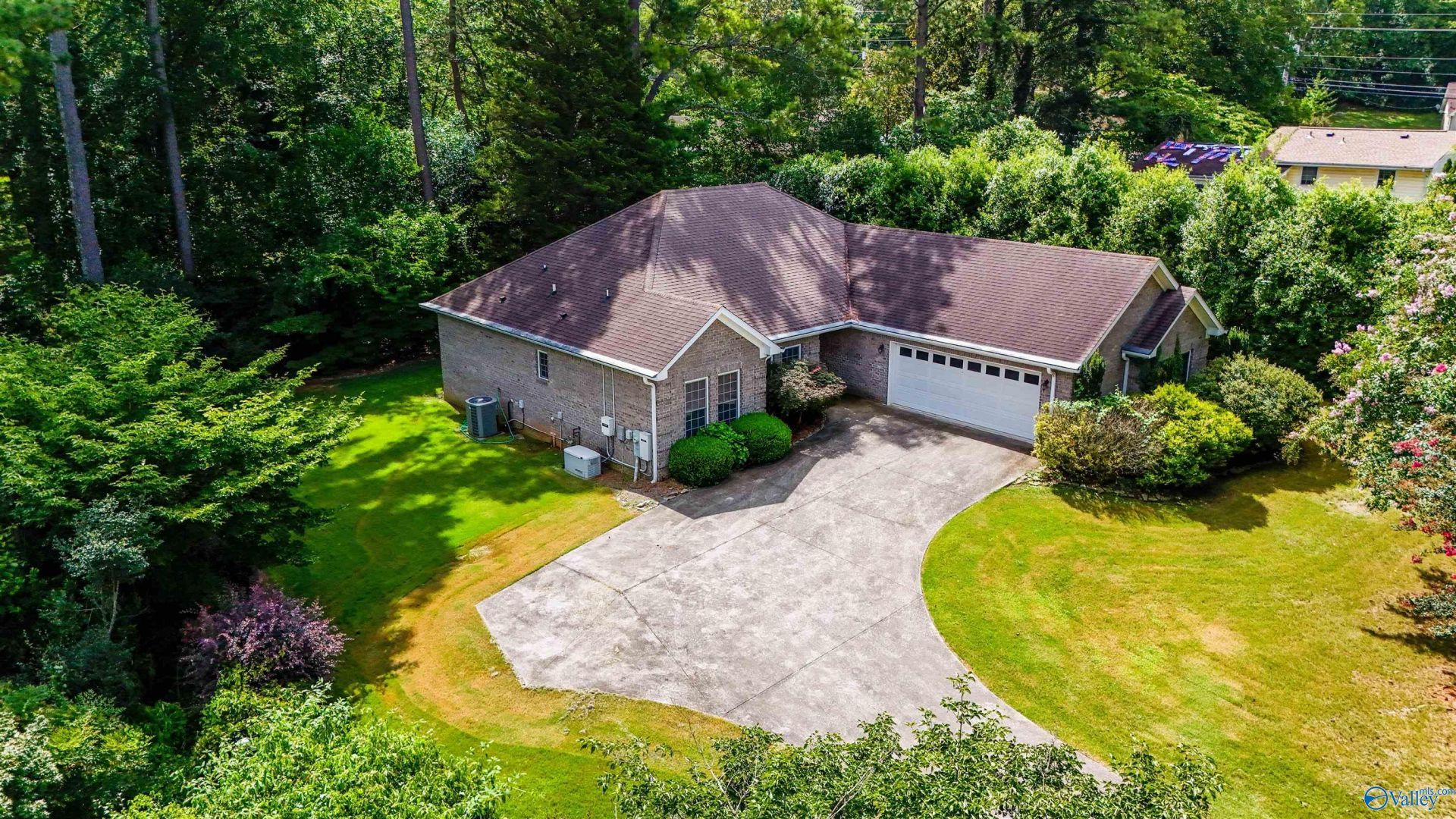 9007 Edgehill Drive Se, Huntsville, AL 35802 Main Photo