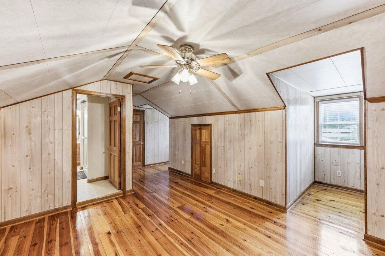 210 Carolina Avenue Photo 13