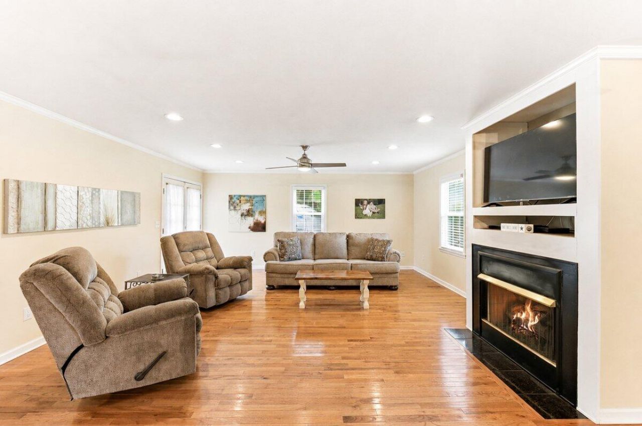 210 Carolina Avenue Photo 5