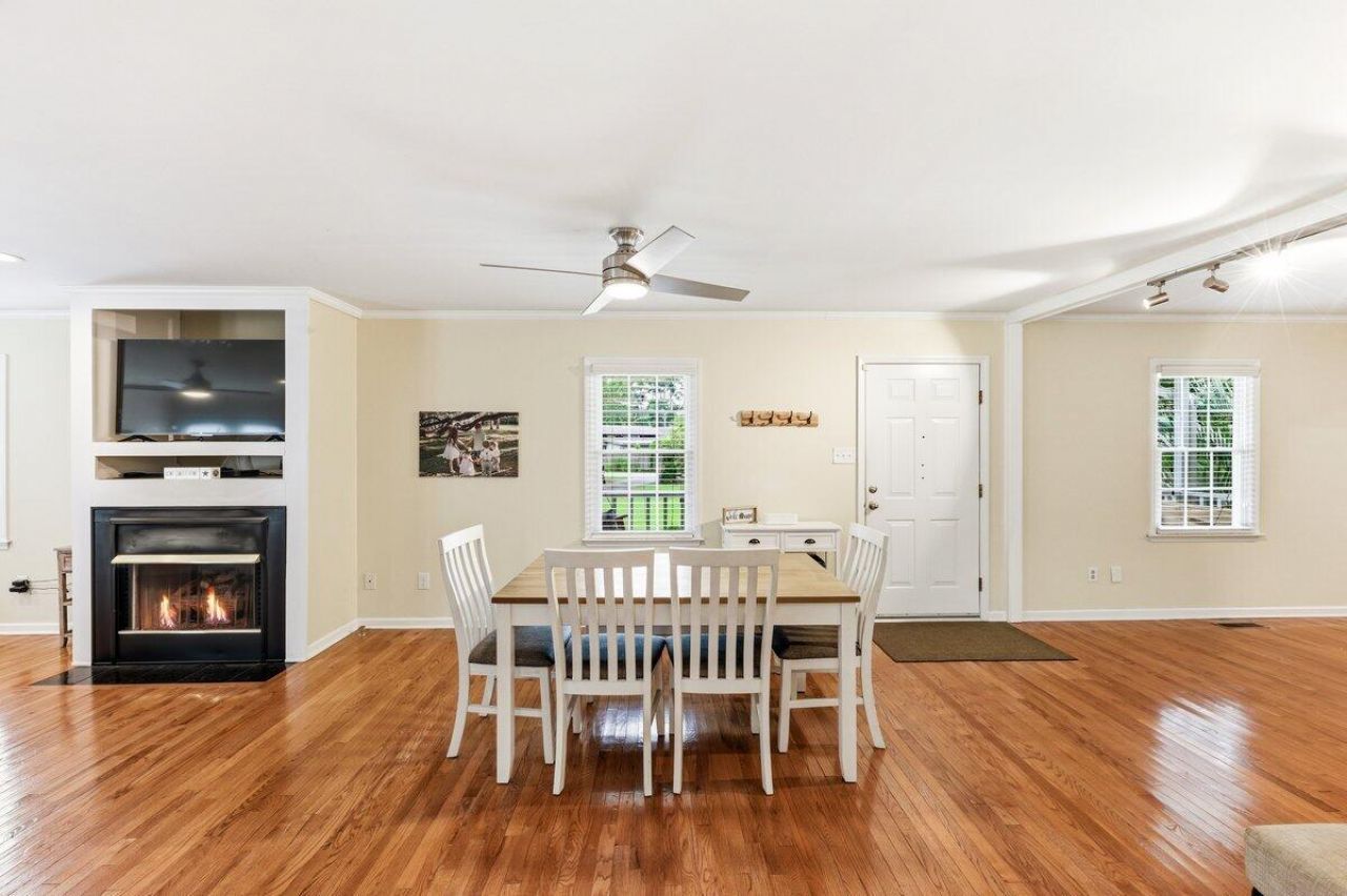 210 Carolina Avenue Photo 6