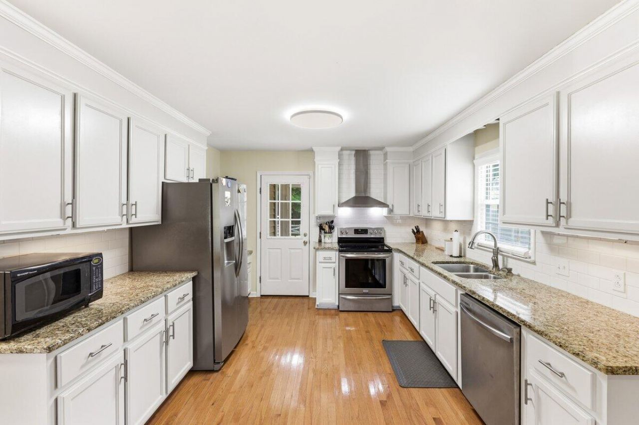 210 Carolina Avenue Photo 8