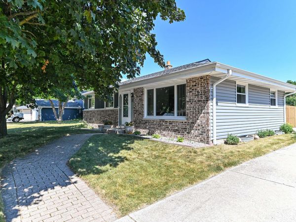 3310 E Woodview Ave, Oak Creek, WI 53154