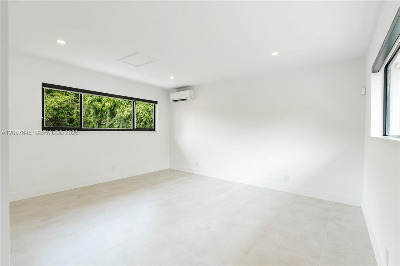 925 Algaringo Ave, Coral Gables, FL 33134 Photo