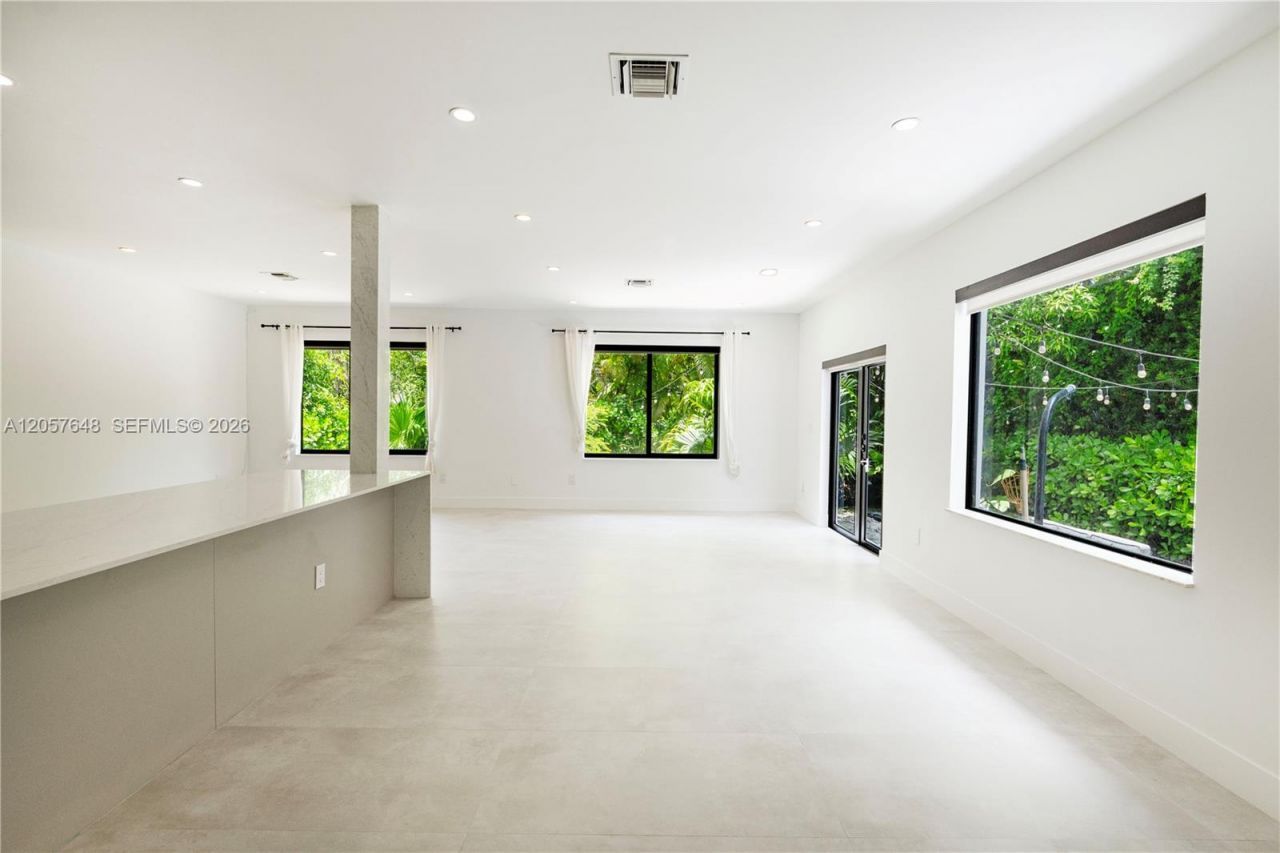925 Algaringo Ave, Coral Gables, FL 33134 Photo