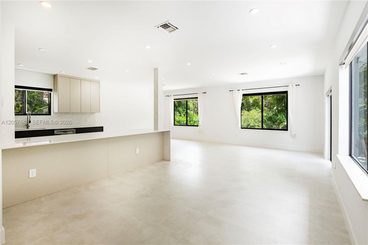 925 Algaringo Ave, Coral Gables, FL 33134 Photo