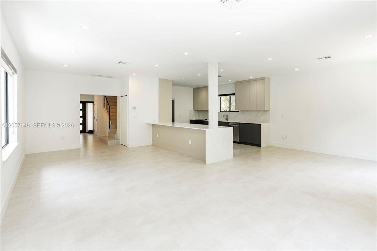 925 Algaringo Ave, Coral Gables, FL 33134 Photo