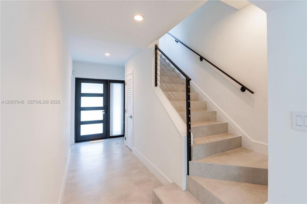 925 Algaringo Ave, Coral Gables, FL 33134 Photo