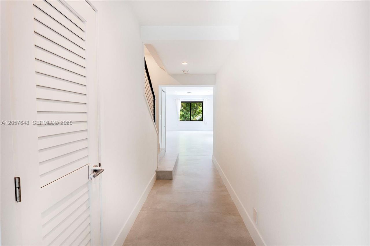 925 Algaringo Ave, Coral Gables, FL 33134 Photo