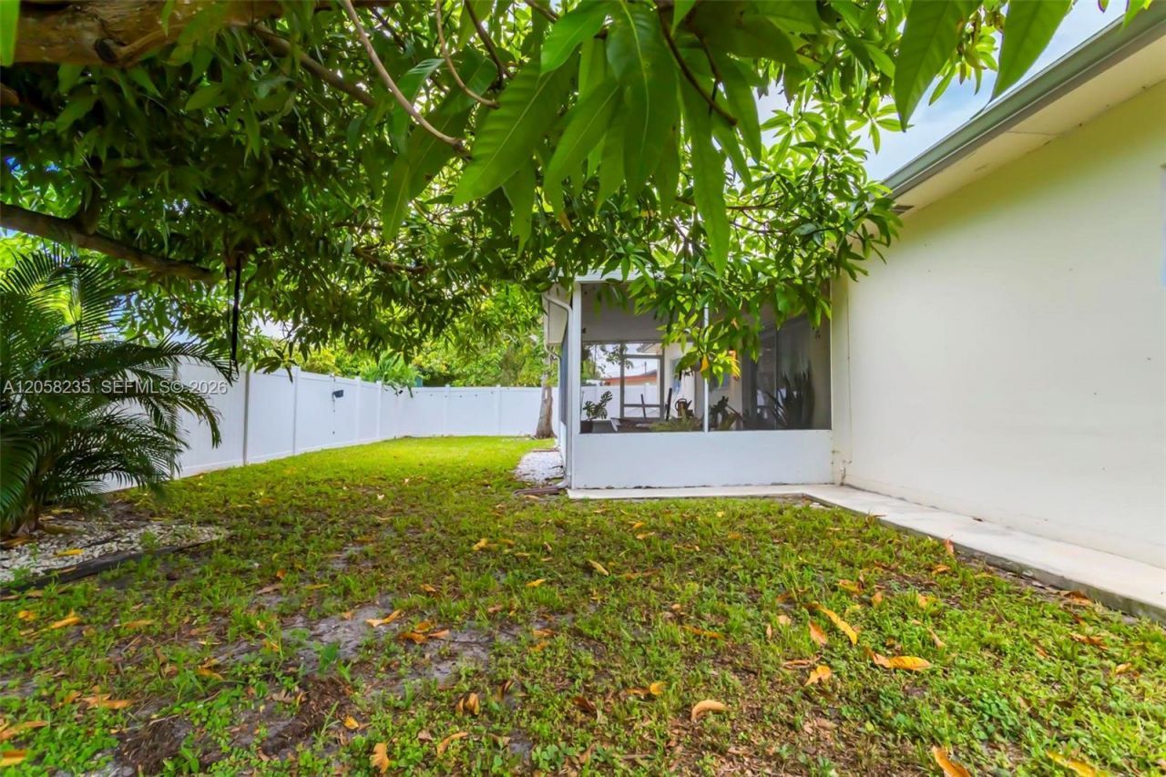 4930 NW 17th St, Lauderhill, FL 33313 Photo