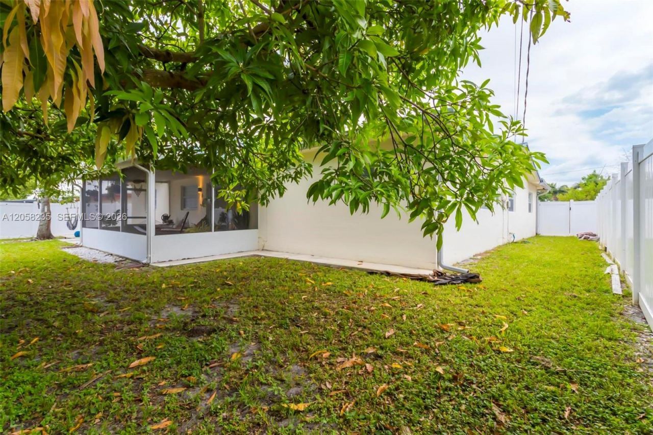 4930 NW 17th St, Lauderhill, FL 33313 Photo