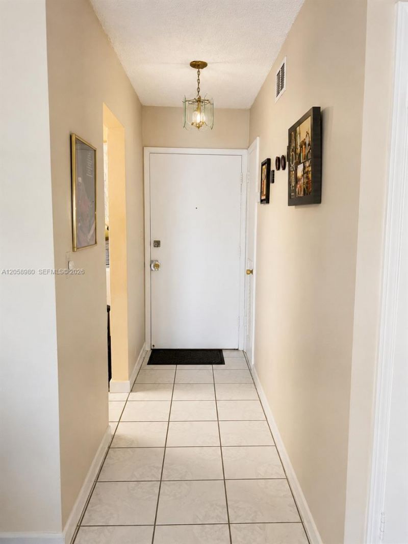 110 Royal Palm Rd, Unit 208, Hialeah Gardens, FL 33016 Photo