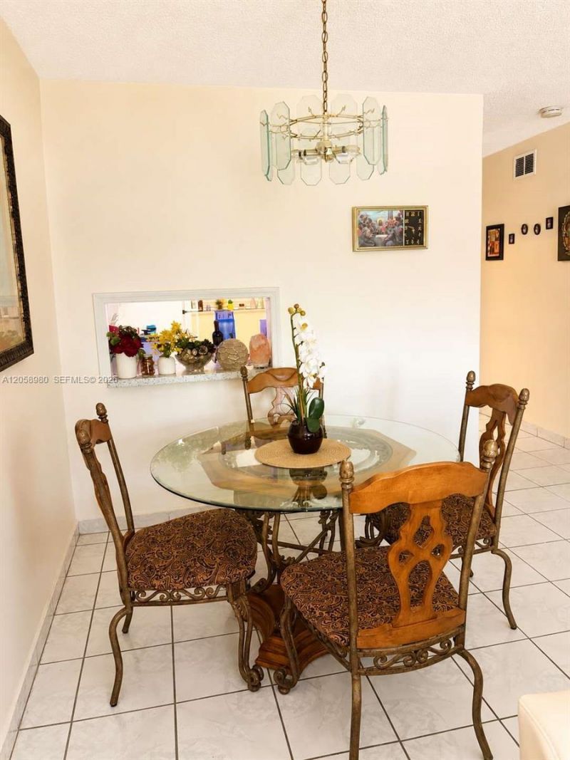 110 Royal Palm Rd, Unit 208, Hialeah Gardens, FL 33016 Photo