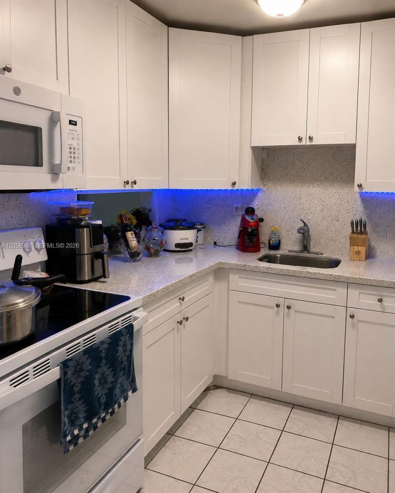 110 Royal Palm Rd, Unit 208, Hialeah Gardens, FL 33016 Photo