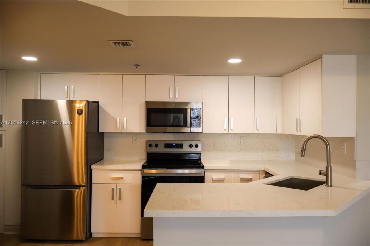 2351 Douglas Rd , Unit 1204, Miami, FL 33145 Photo
