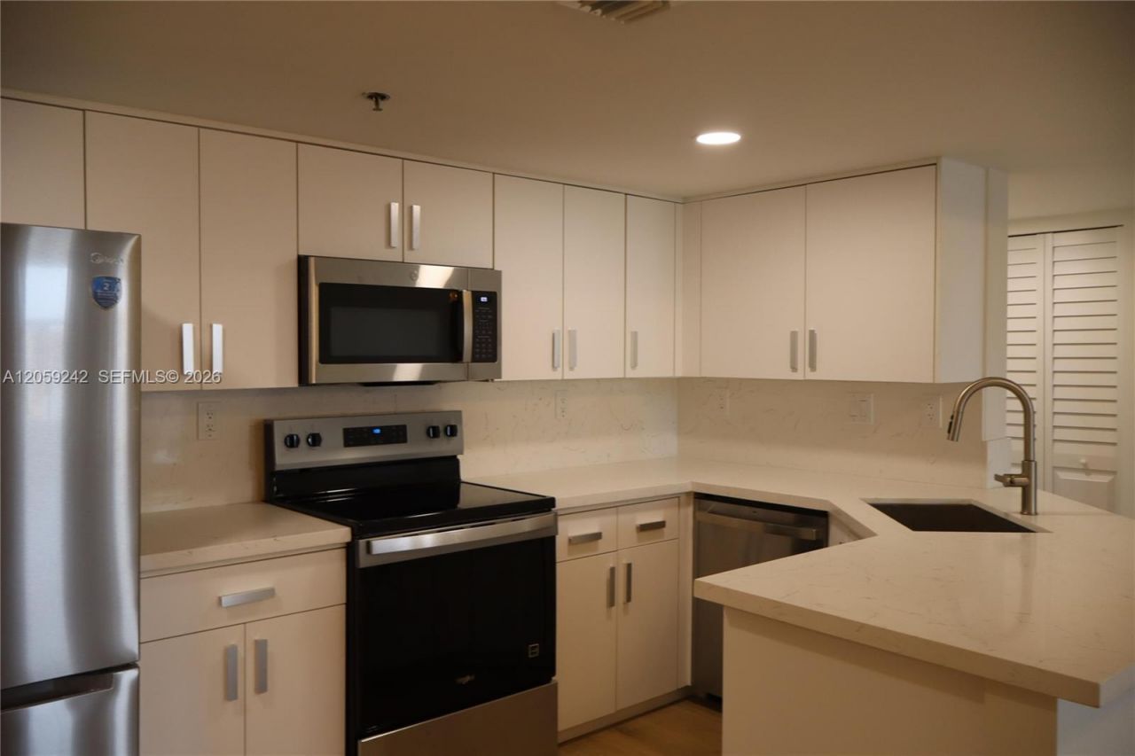 2351 Douglas Rd , Unit 1204, Miami, FL 33145 Photo