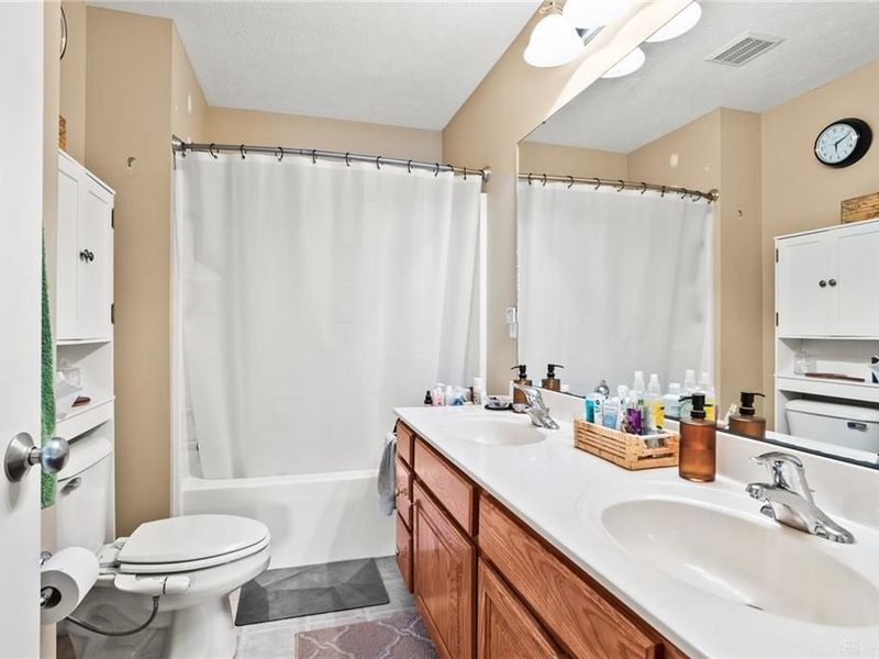 2490 Meadowpoint Drive, Troy, OH 45373 Photo 32