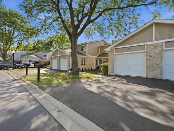 252 W Golfview Terrace, Palatine, IL 60067