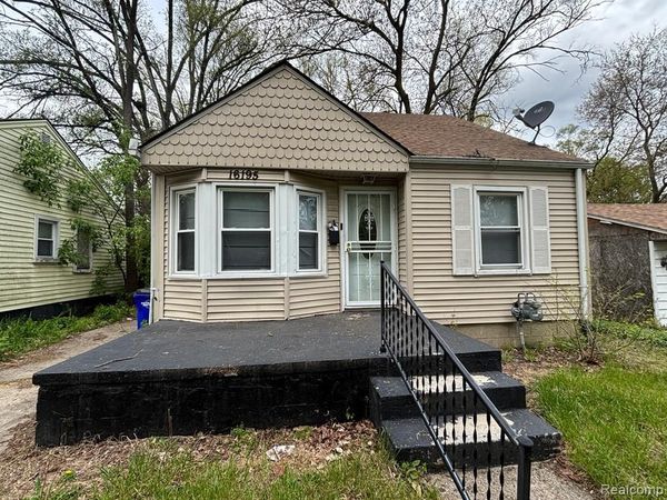 16195 Robson Street , Detroit, MI 48235