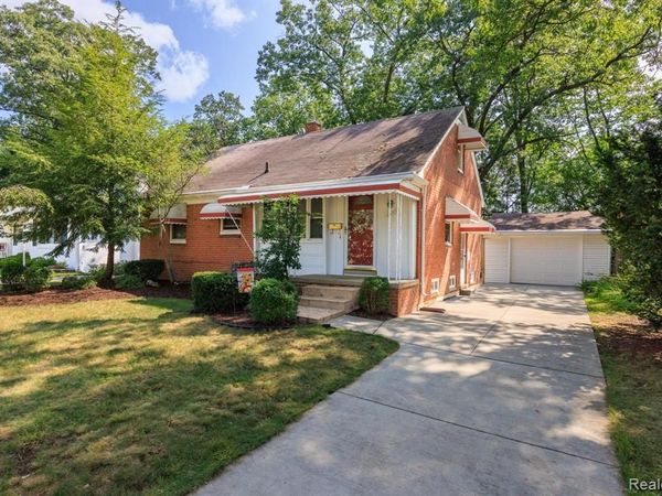 23500 Majestic Street, Oak Park, MI 48237