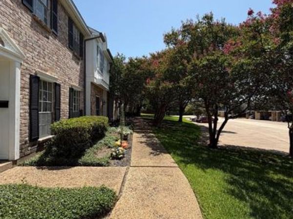 625 Trailwood Court, Garland, TX 75043