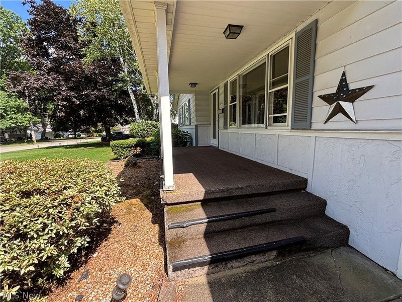 641 Matawan Drive, Campbell, OH 44405 Photo 2