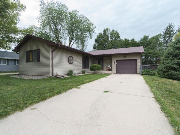 2827 S PAXTON ST, Sioux City, IA 51106