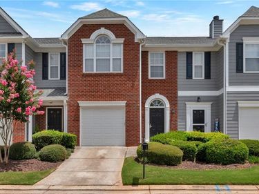6243 Shoreview Circle , Flowery Branch, GA 30542