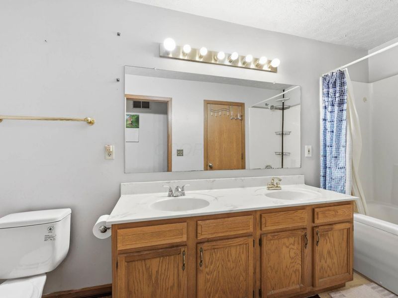 2766 Raphael Drive , Columbus, OH 43232 Photo 12
