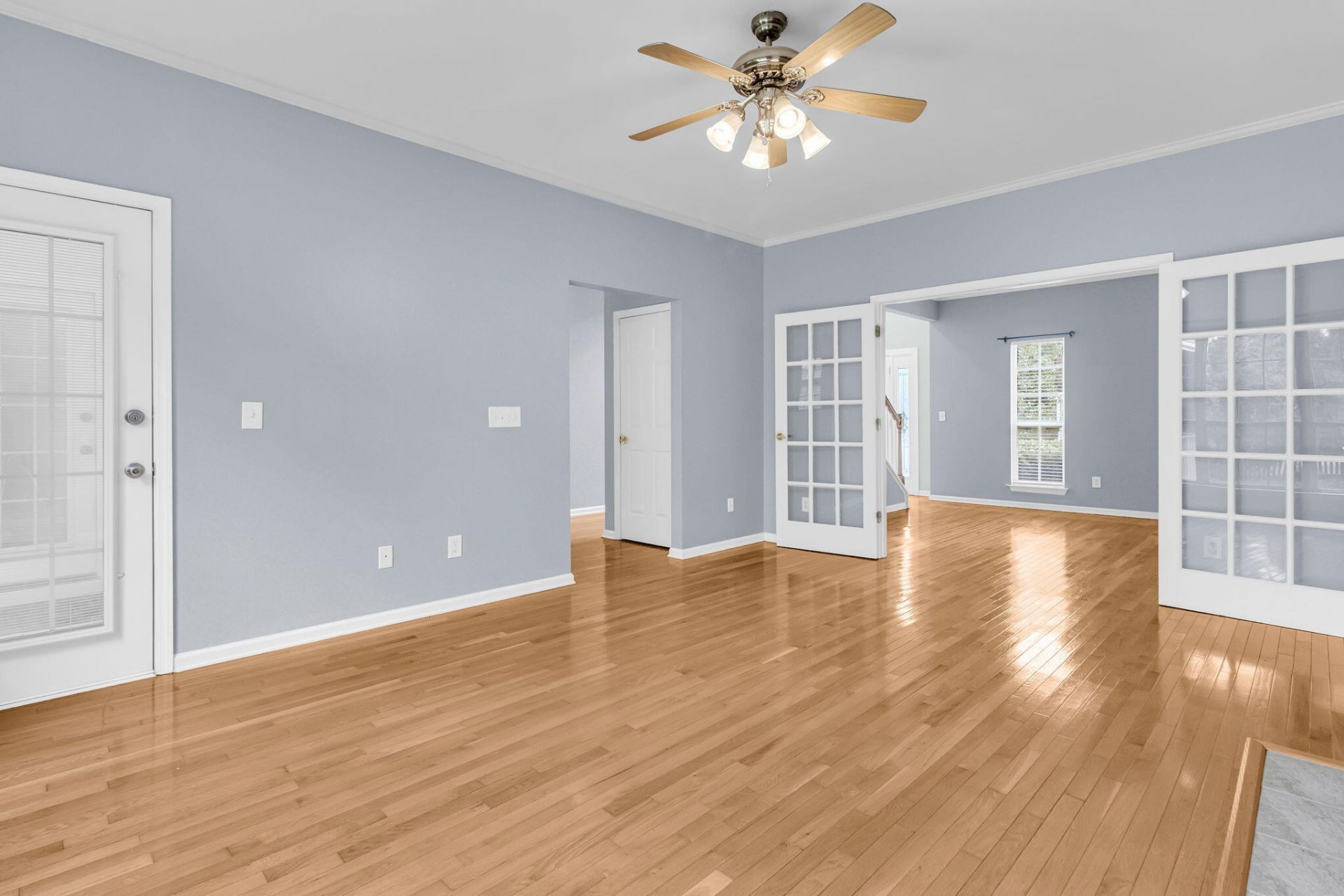 2905 Leatherleaf Court Photo 10