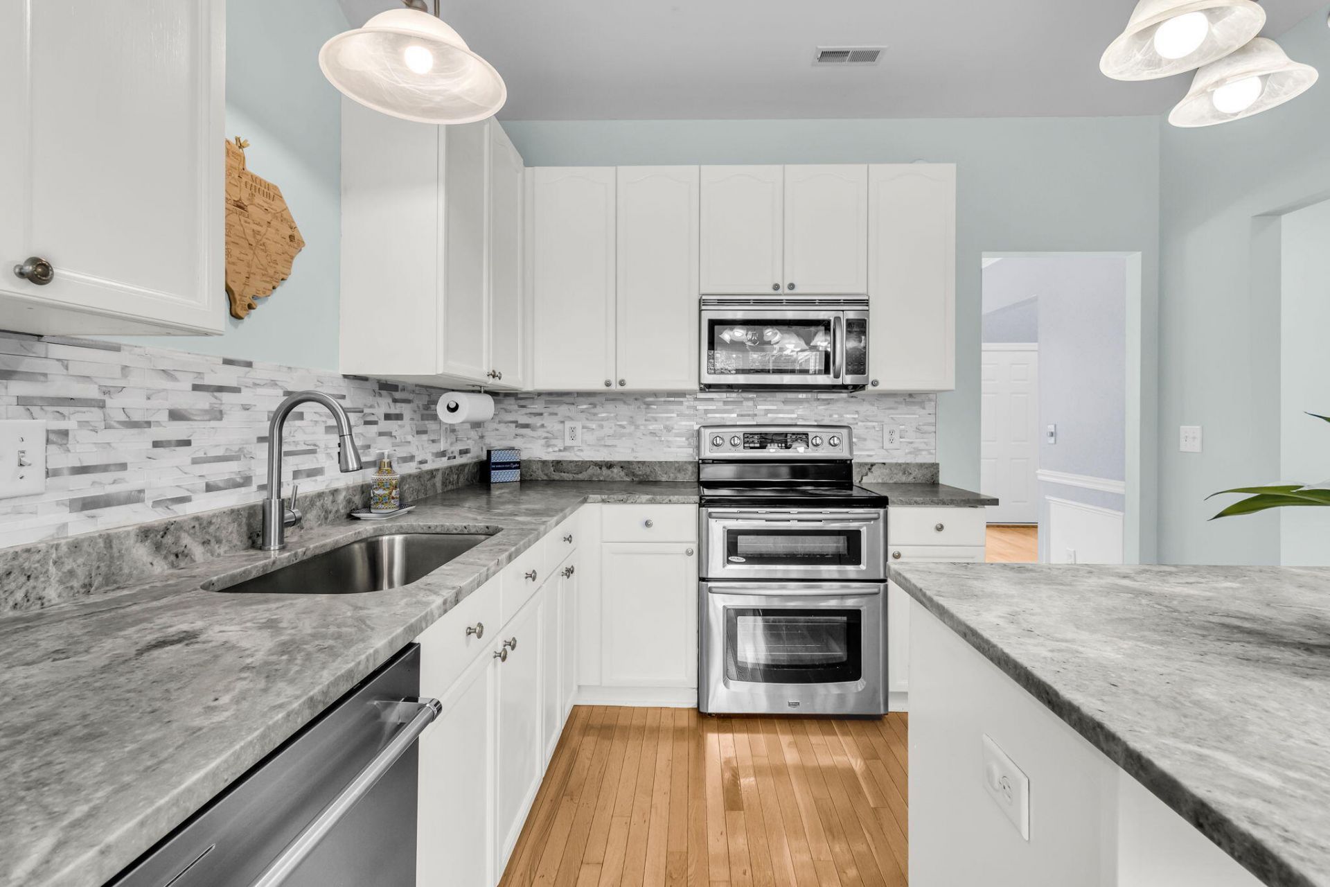 2905 Leatherleaf Court Photo 18