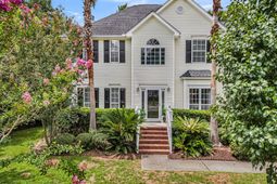 2905 Leatherleaf Court photo 4